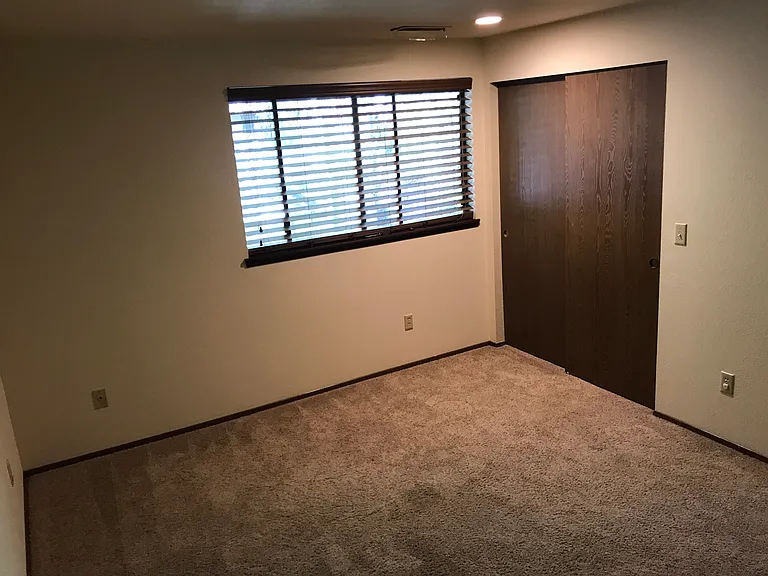 835 NW Huckle Dr #A — Photo 14