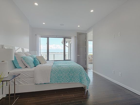 5th image of 714 Clarence Ave