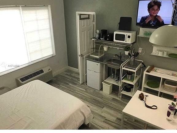 4th image of 3025 Indian Creek Dr 313 #313