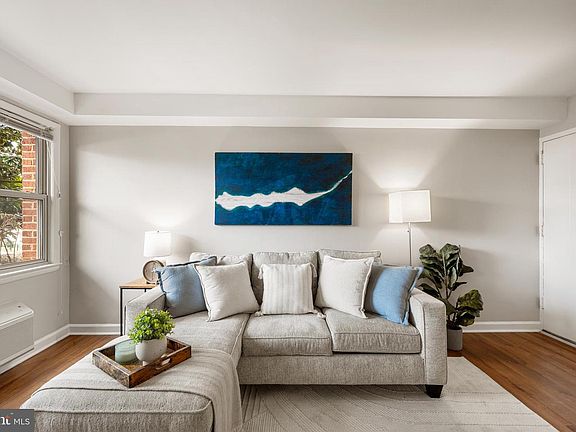 5th image of 2030 N Woodrow St APT 1