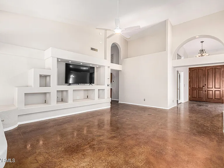 4704 E Hearn Rd — Photo 10
