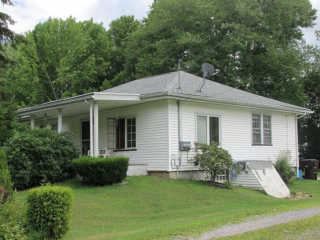 3462 Sample Rd photo 1