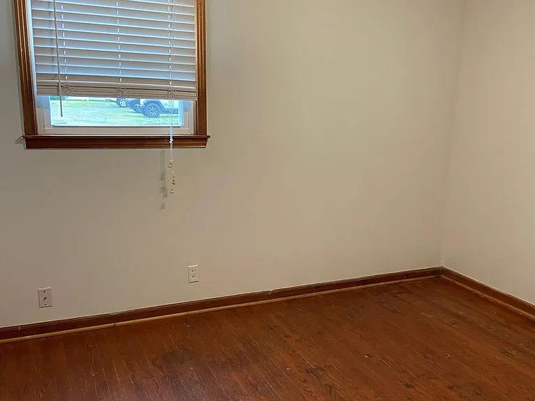 109 Thompson St — Photo 10
