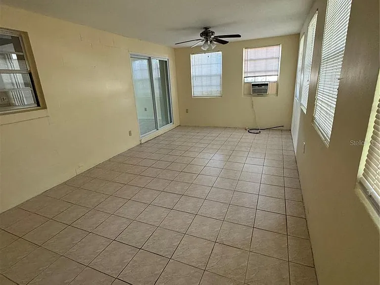 236 La Paz Dr — Photo 4