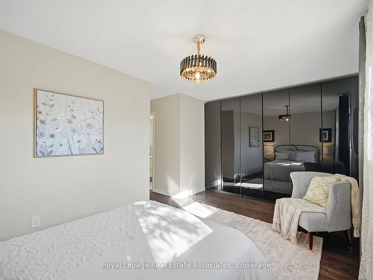 1308 Valerie Cres — Photo 22