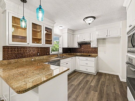 3rd image of 100 Kent Cir