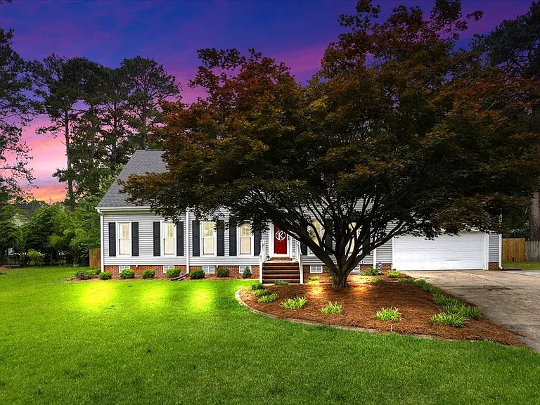 104 Tracy Pl — Photo 2