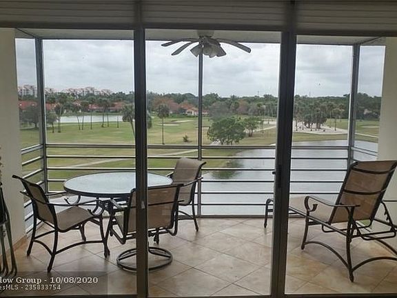 2nd image of 3980 Oaks Clubhouse Dr APT 509