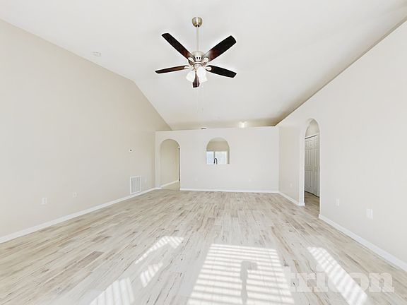 3rd image of 164 Larchmont Dr