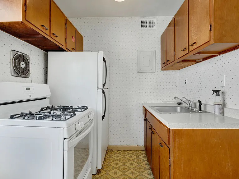3433 Mount Pleasant St NW #203 — Photo 5