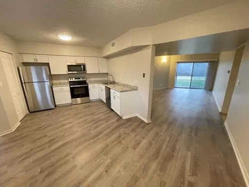 3 Bedroom - Lakeview Terrace Apartments