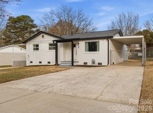 9243 Edgevale Dr, Charlotte, NC 28216