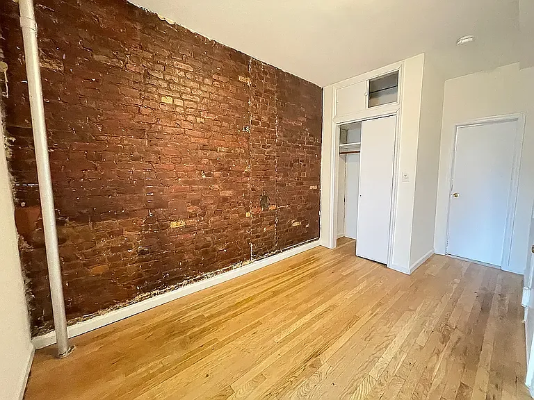 206 E 6th St #8 — Photo 9