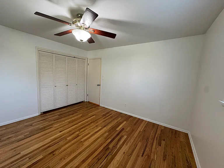 950 Taney Ln — Photo 12