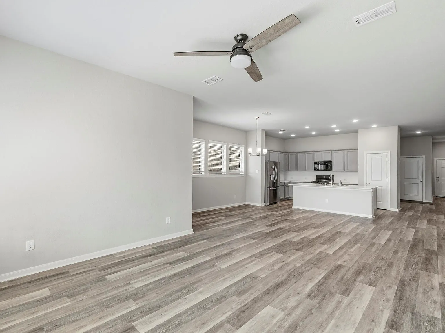 3 bed, 2.0 bath, 1937 sqft, $2,900 — Photo 4