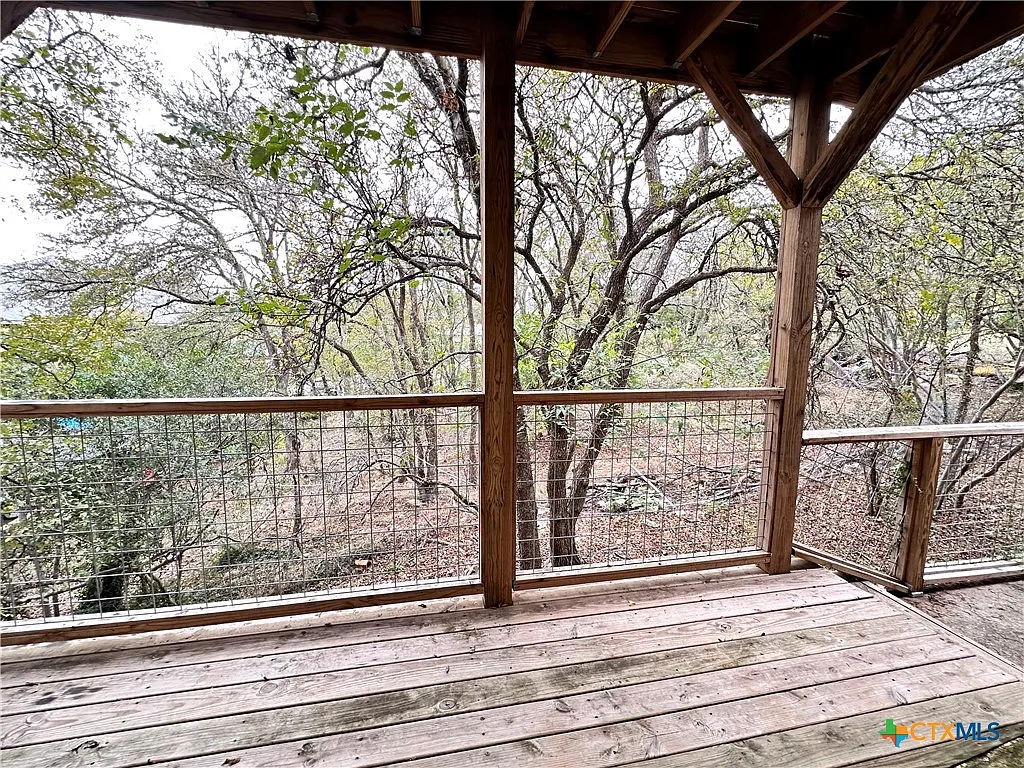 4 bed, 2.0 bath, 3820 sqft, $1,600 — Photo 2