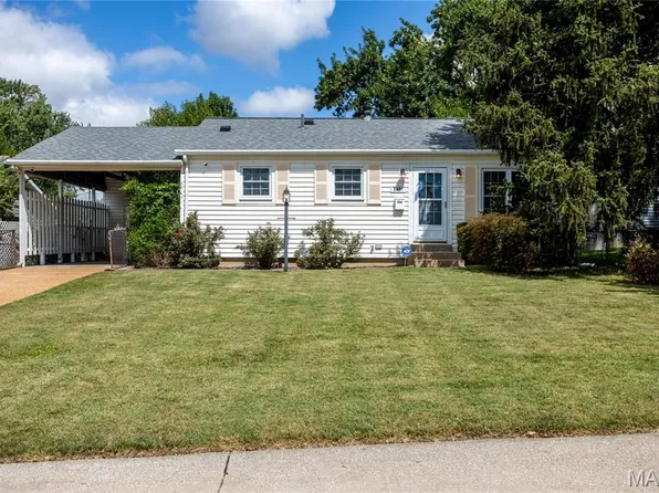 2687 Chatham Dr, Maryland Heights, MO 63043