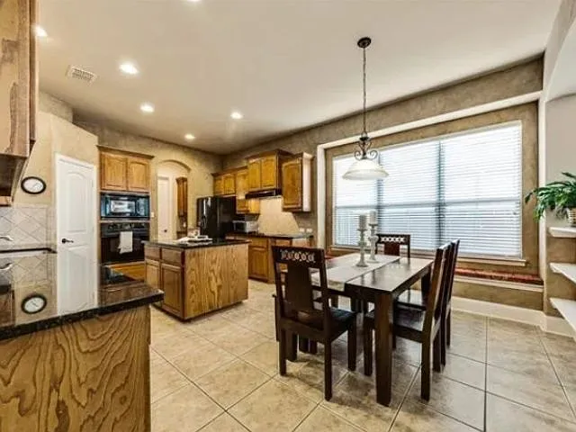 935 Pelican Dr — Photo 3