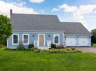 10 Jake Dr, Cornwall, PE C0A1H4