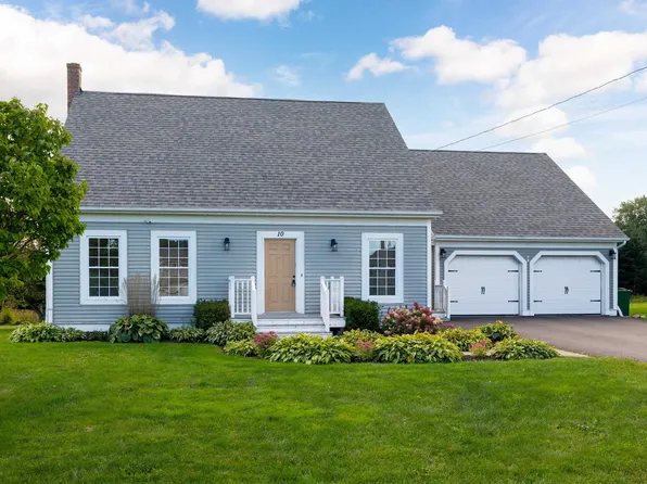 10 Jake Dr, Cornwall, PE C0A 1H4