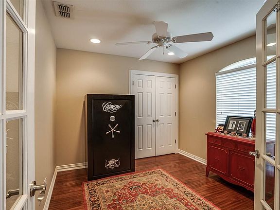 4th image of 1120 Regency Dr