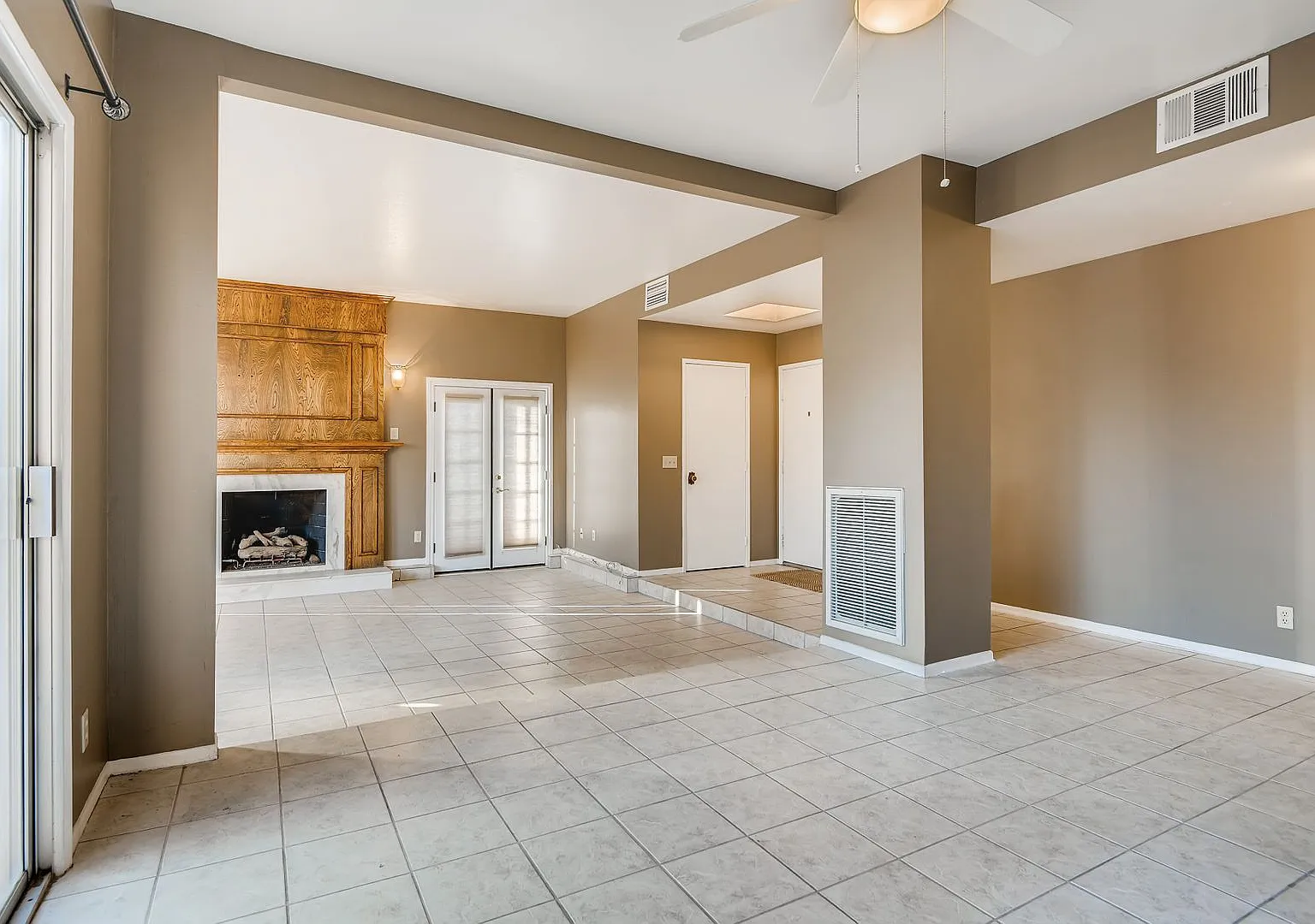 Immaculate 2 bedroom condo with all the appliances — Photo 4
