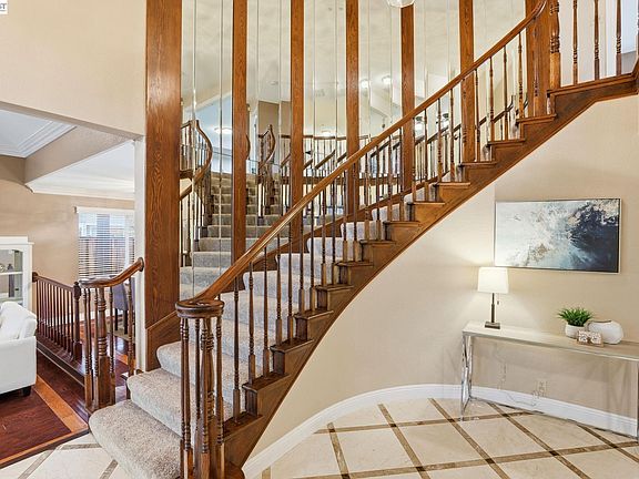 3rd image of 1414 Columbine Way
