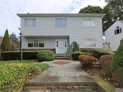 11 Whitman Ave, Syosset, NY, 11791