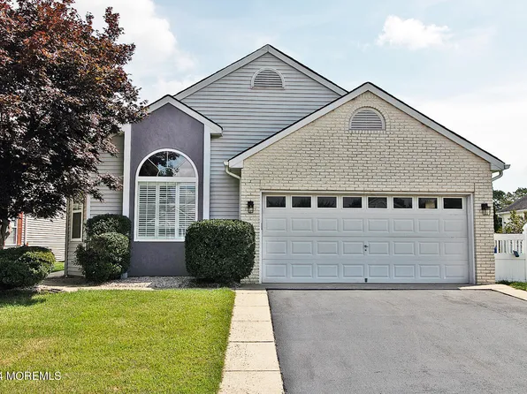 19 Lambert Way, Toms River, NJ 08757