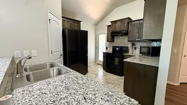 1109 Hickory Creek Dr — Photo 9