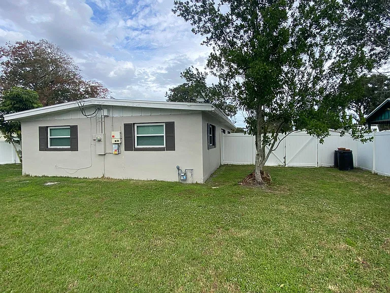 583 Gardenia Cir — Photo 16