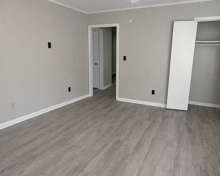 152 Leonard Dr — Photo 3