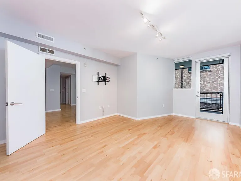 69 Clementina St #401 — Photo 14