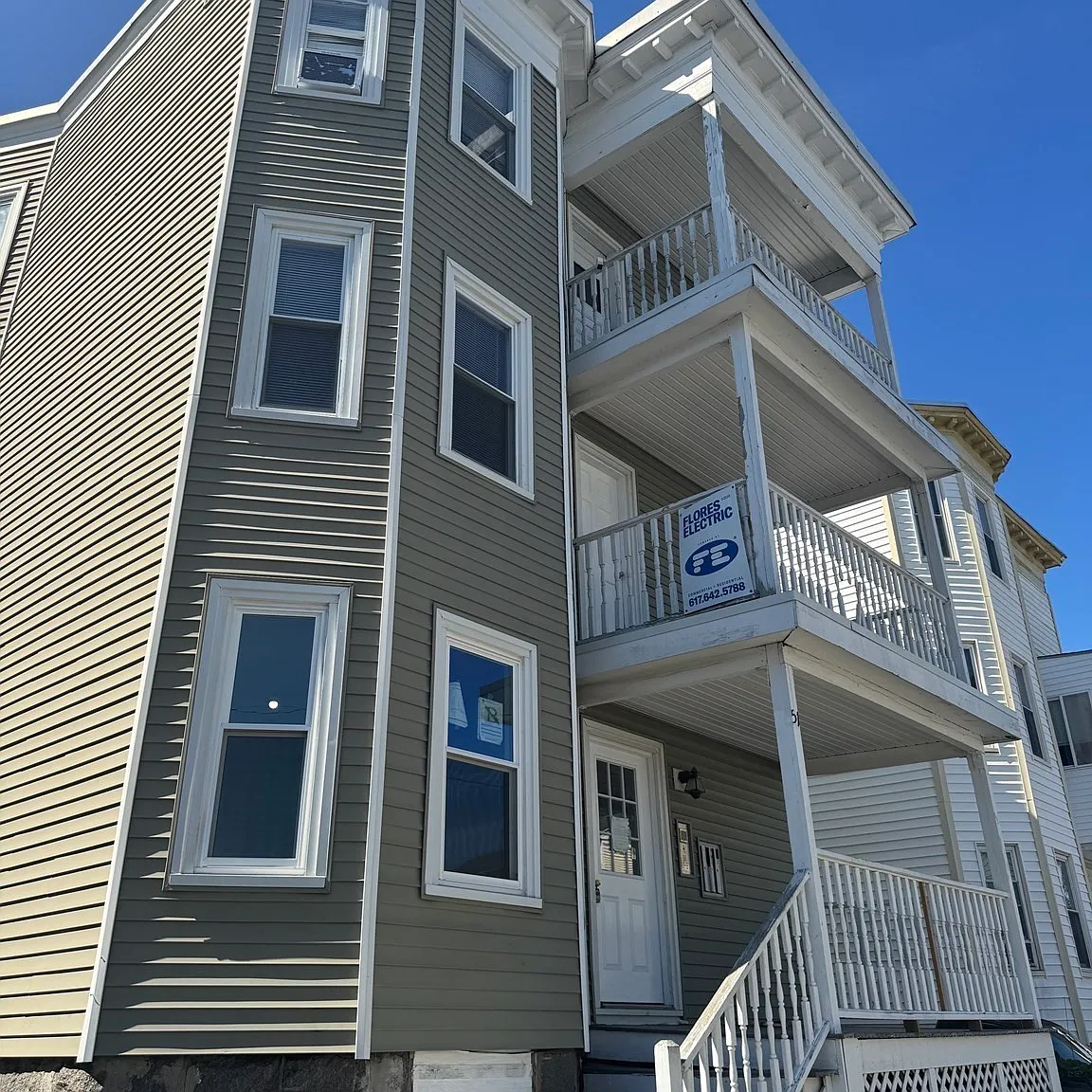 3 bed, 1.0 bath, 1200 sqft, $3,300 — Photo 2