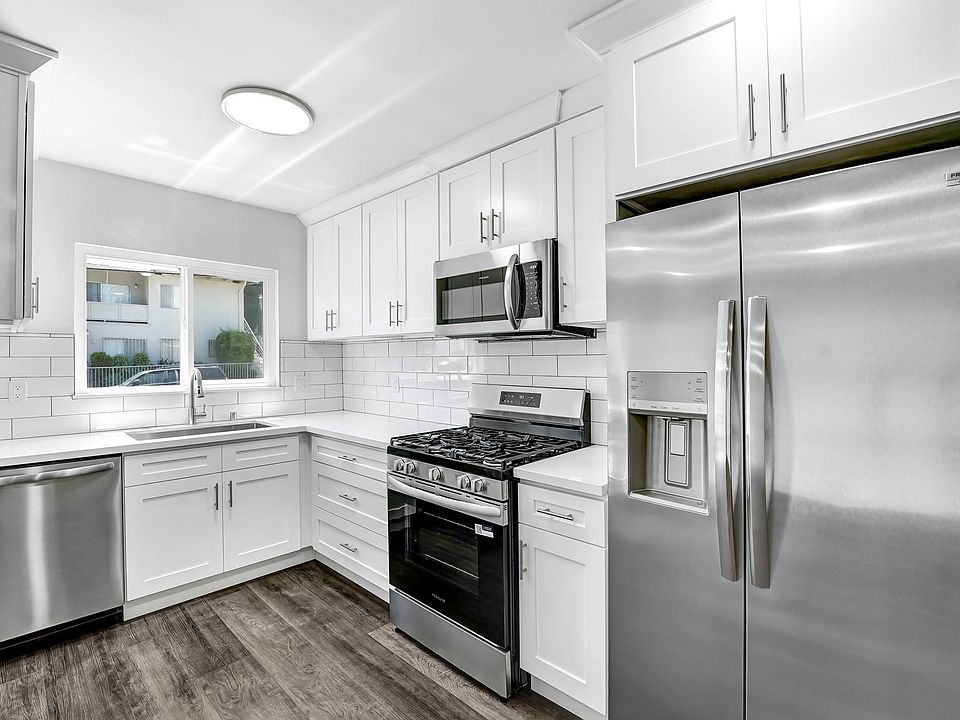1st image of 978 S Barrington Ave APT 1