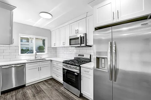 978 Barrington - steps to San Vicente in prime Brentwood! Photo 1