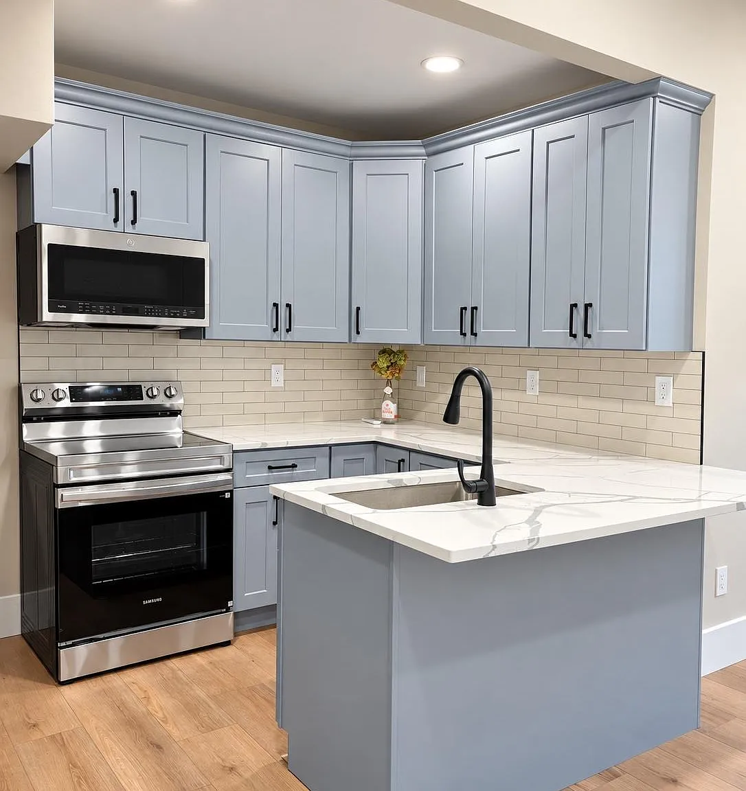 3 bed, 1.5 bath, 1050 sqft, $2,650 — Photo 3