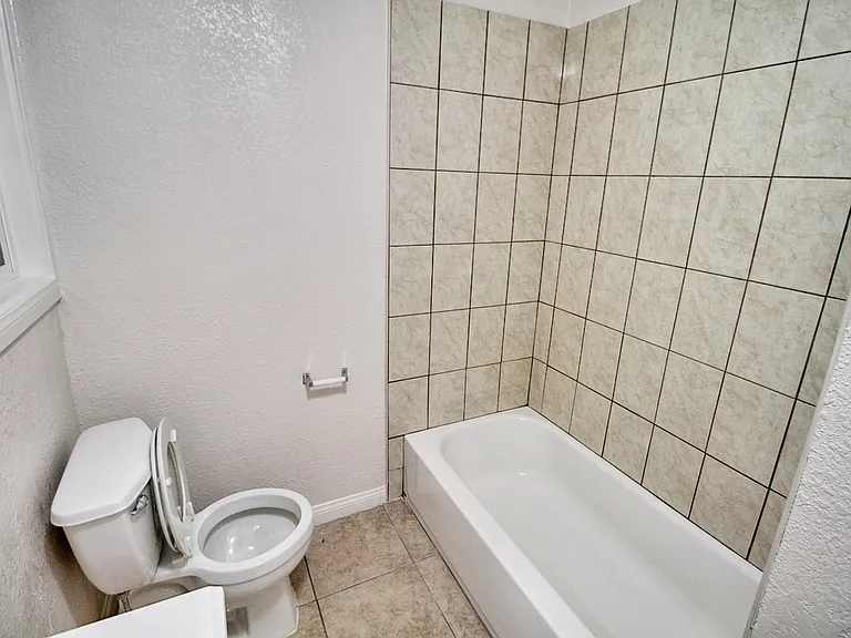 3518 Sanborn Ave #B — Photo 8