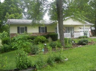 47 Snake Hill Rd, Morgantown, WV 26508