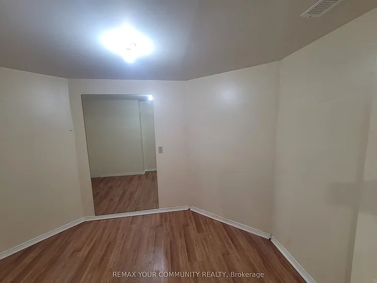 226 Larkin Ave #BASEMENT — Photo 3