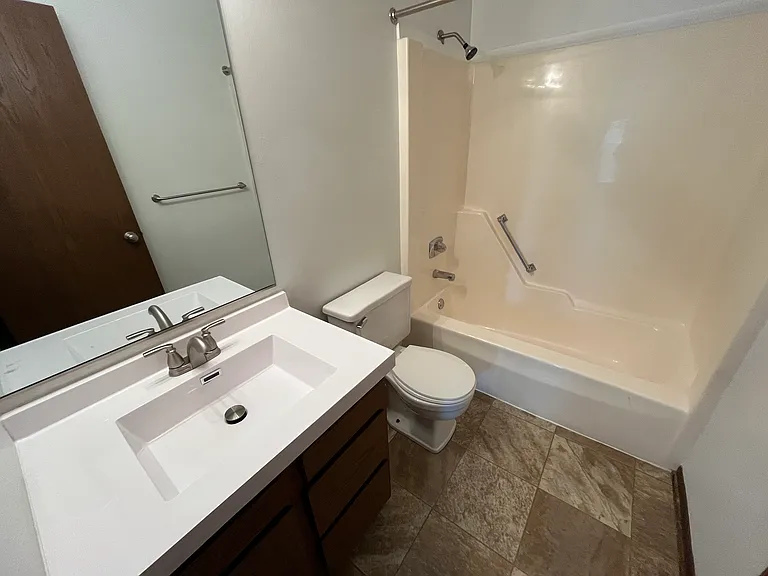 709 Fieldstone Ct #7 — Photo 8