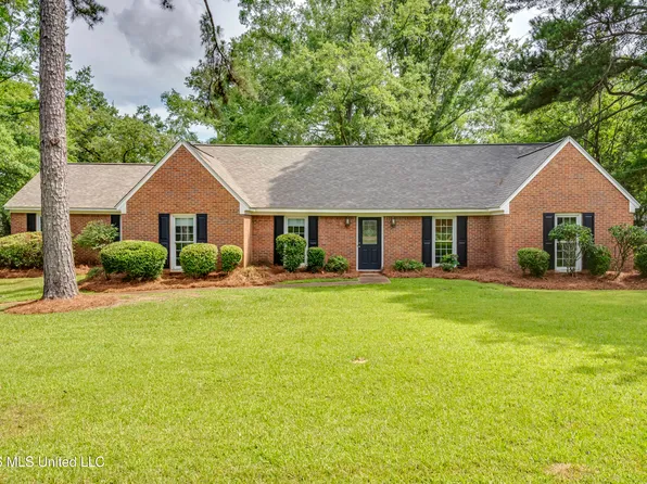 11 Village Dr, Madison, MS 39110