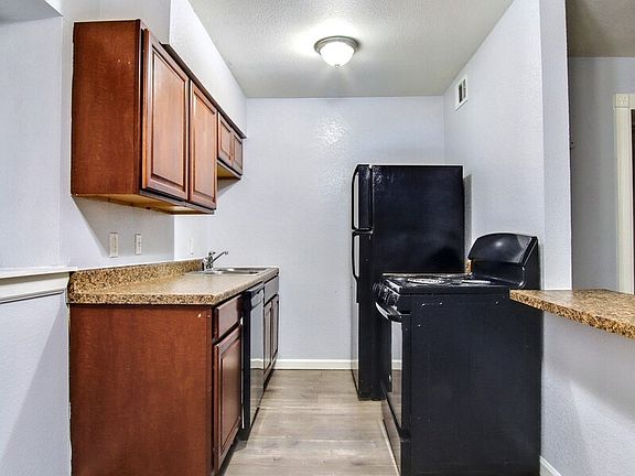 5th image of 1108 E Tucker St Unit 210