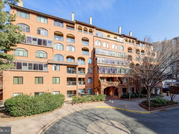 1029 N Stuart St APT 704, Arlington, VA 22201