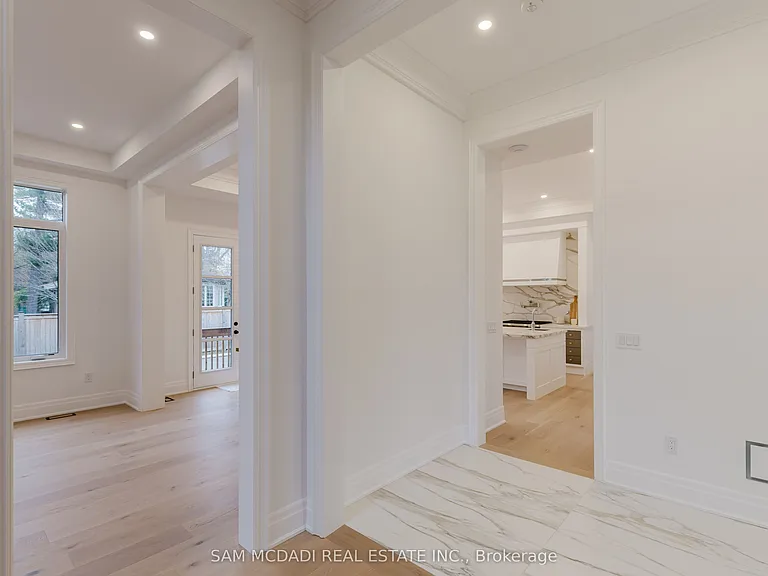 243 Prince George Cres — Photo 9