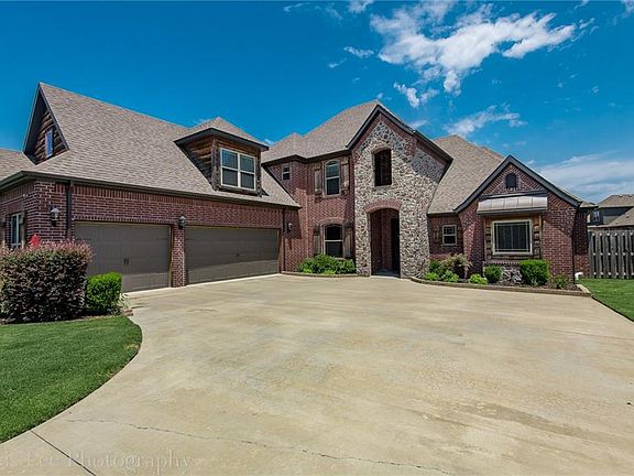 2nd image of 2756 N Floral Ct