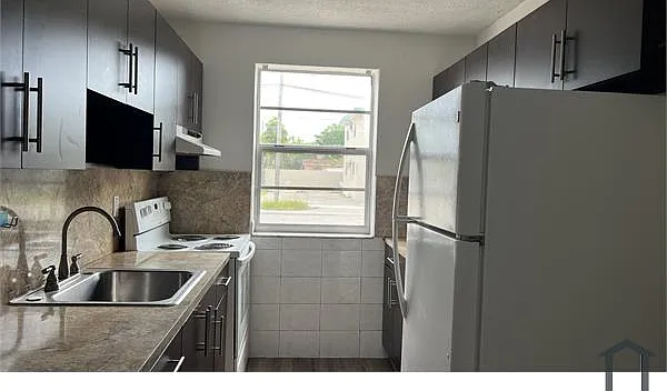 2 bed, 800 sqft, $2,050 — Photo 4