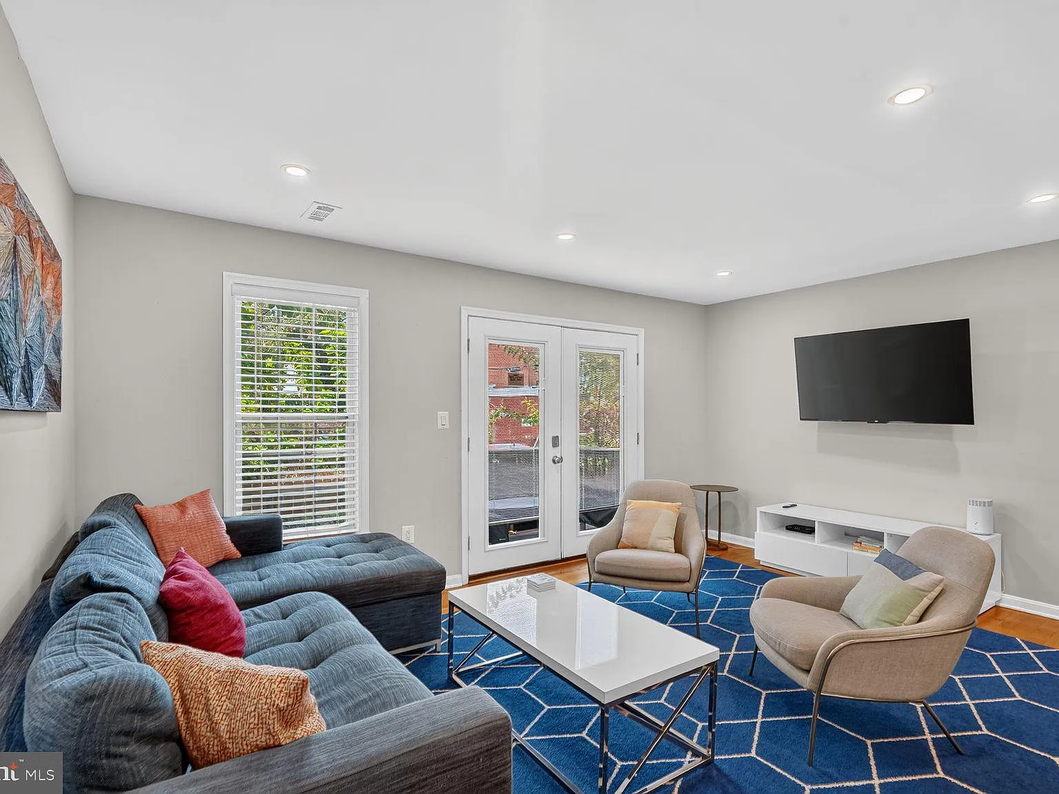 3 bed, 2.5 bath, 1231 sqft, $4,000 — Photo 4