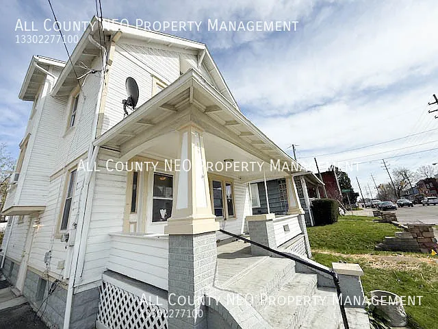 859 Brown St #DOWN — Photo 3