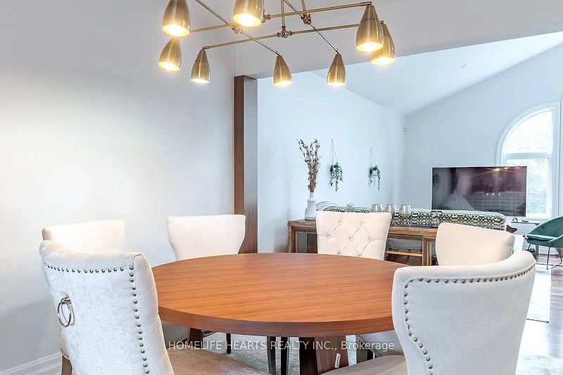 Burlington House for rent - 5 Bedrooms — photo 15